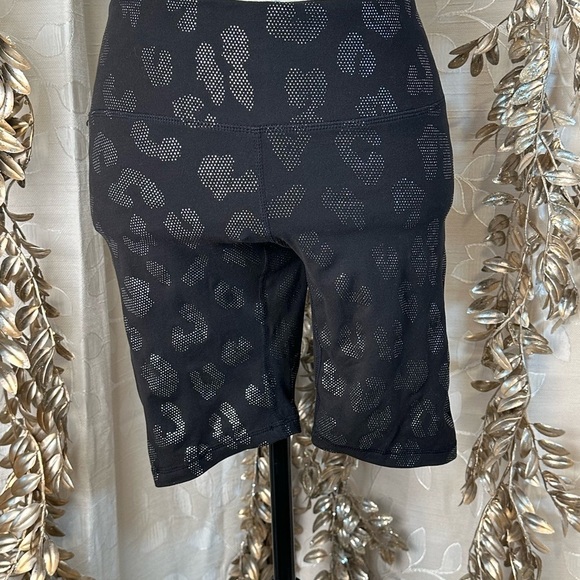Rae‎ Mode Black Leopard Print Biker Shorts M High Waist Stretch Active - Picture 1 of 8